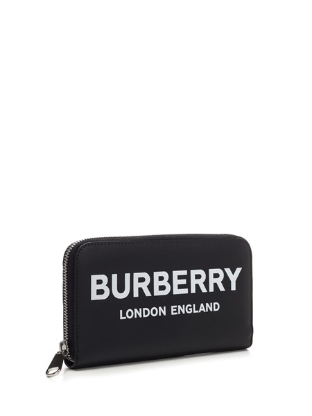 BURBERRY Black leather zipped wallet