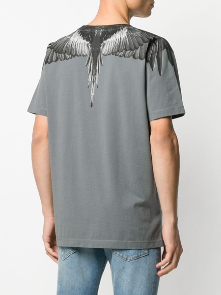 maglietta con ali sulle spalle