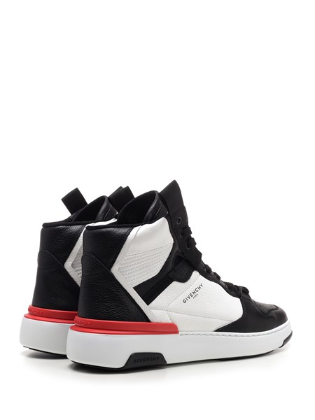 GIVENCHY