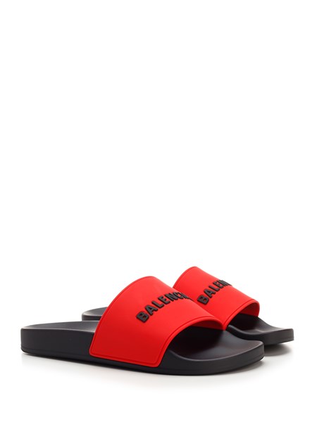 white rubber slippers